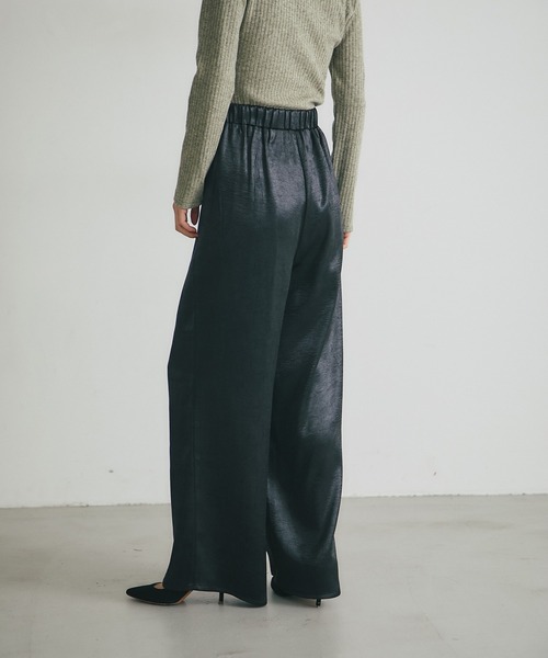ARVELLIA（アルベリア）の「SATIN FLUID PANTS（その他パンツ・レディース・ブラック/ブラウン・M）」の14枚目の写真