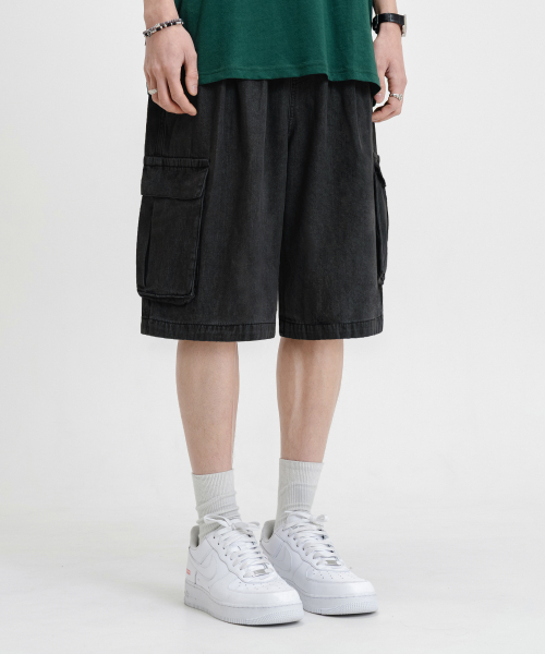 LEMAIN SECOND（リメインセカンド）の「BERMUDA WIDE ONE-TUCK CARGO DENIM SHORTS [BLACK]（その他パンツ・メンズ・その他・SMALL/MEDIUM）」の2枚目の写真
