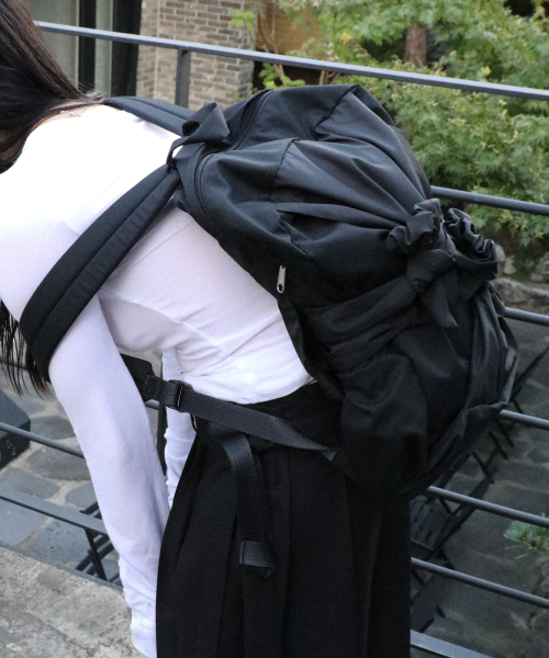 IUGAMAKARAS(イウガマカラス)の「Knotted Backpack Type A (Black)(バックパック/リュック・レディース・その他・FREE)」の6枚目の写真