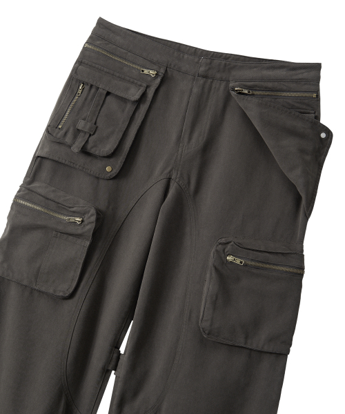 WOOALONG(ウアロン)の「Lowrise Washed Curve Cargo Pants - KHAKI(その他パンツ・レディース・カーキ・SMALL/MEDIUM/LARGE)」の4枚目の写真
