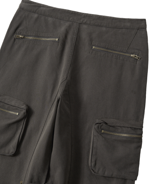 WOOALONG(ウアロン)の「Lowrise Washed Curve Cargo Pants - KHAKI(その他パンツ・レディース・カーキ・SMALL/MEDIUM/LARGE)」の5枚目の写真