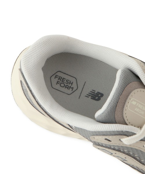 EU,US NEW BALANCE（イーユーユーエスニューバランス）の「【new balance(ニューバランス)】Fresh Foam Arishi v4（スニーカー・レディース・ブラック/グレー・25/23/24）」の6枚目の写真