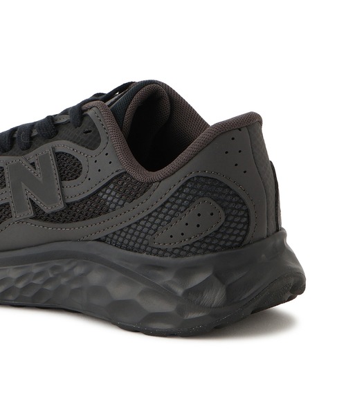 EU,US NEW BALANCE（イーユーユーエスニューバランス）の「【new balance(ニューバランス)】Fresh Foam Arishi v4（スニーカー・レディース・ブラック/グレー・25/23/24）」の4枚目の写真