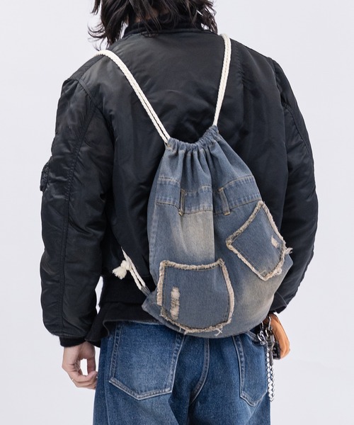 JOHN'S CLOSET（ジョンズクローゼット）の「【13】スプレー加工 デニム ナップサック（バックパック/リュック・メンズ・レオパード/カモフラージュ/ブルー/ブラック・FREE）」の2枚目の写真