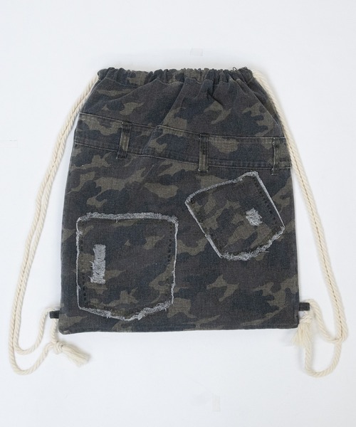 JOHN'S CLOSET（ジョンズクローゼット）の「【13】スプレー加工 デニム ナップサック（バックパック/リュック・メンズ・レオパード/カモフラージュ/ブルー/ブラック・FREE）」の11枚目の写真