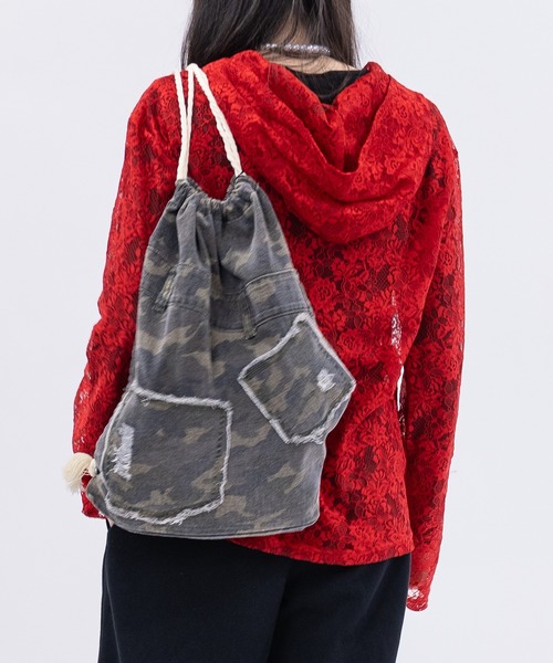 JOHN'S CLOSET（ジョンズクローゼット）の「【13】スプレー加工 デニム ナップサック（バックパック/リュック・メンズ・レオパード/カモフラージュ/ブルー/ブラック・FREE）」の19枚目の写真