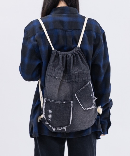 JOHN'S CLOSET（ジョンズクローゼット）の「【13】スプレー加工 デニム ナップサック（バックパック/リュック・メンズ・レオパード/カモフラージュ/ブルー/ブラック・FREE）」の15枚目の写真