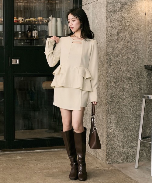 Elishe（エリシェ）の「ラインストーンペプラムトップス（Tシャツ/カットソー・レディース・チャコールグレー/アイボリー/ベージュ・FREE）」の7枚目の写真