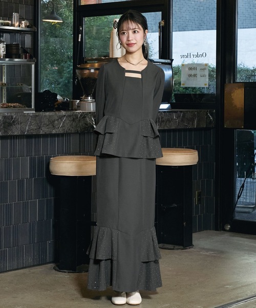 Elishe（エリシェ）の「ラインストーンペプラムトップス（Tシャツ/カットソー・レディース・チャコールグレー/アイボリー/ベージュ・FREE）」の15枚目の写真