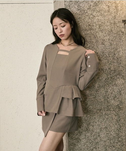 Elishe（エリシェ）の「ラインストーンペプラムトップス（Tシャツ/カットソー・レディース・チャコールグレー/アイボリー/ベージュ・FREE）」の21枚目の写真