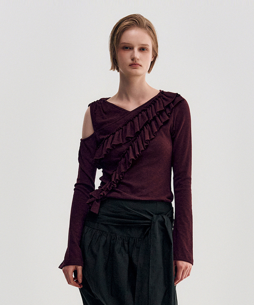 KIMZISU(キムジス)の「Diagonal Ruffle Jersey Top _ BURGUNDY(Tシャツ/カットソー・レディース・バーガンディー・SMALL/MEDIUM)」の2枚目の写真