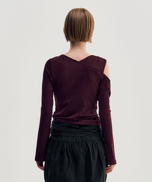 KIMZISU(キムジス)の「Diagonal Ruffle Jersey Top _ BURGUNDY(Tシャツ/カットソー・レディース・バーガンディー・SMALL/MEDIUM)」の3枚目の写真