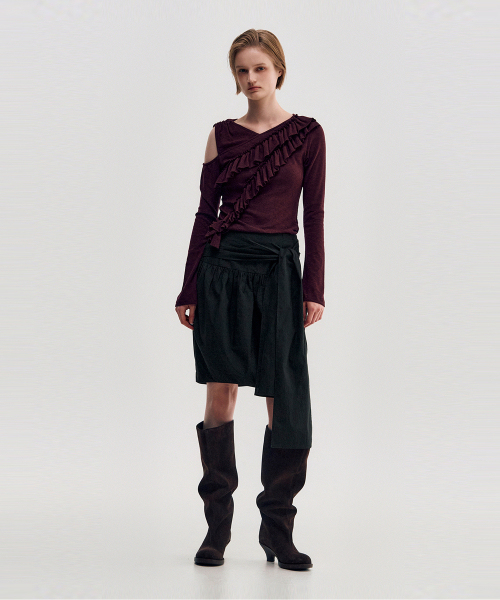 KIMZISU(キムジス)の「Diagonal Ruffle Jersey Top _ BURGUNDY(Tシャツ/カットソー・レディース・バーガンディー・SMALL/MEDIUM)」の5枚目の写真