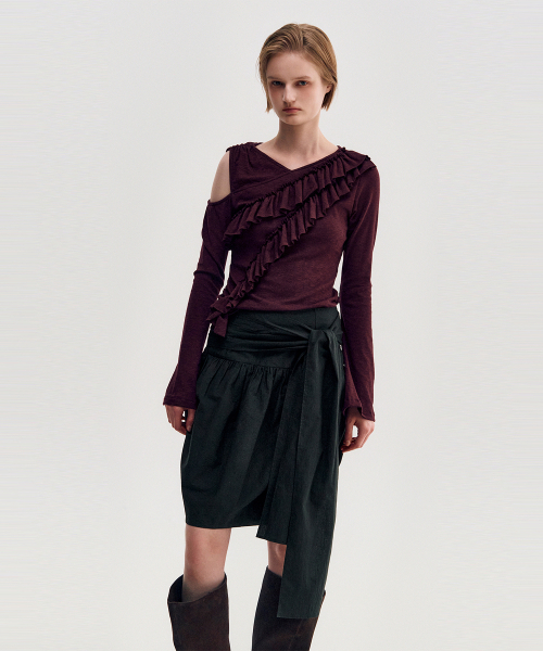 KIMZISU(キムジス)の「Diagonal Ruffle Jersey Top _ BURGUNDY(Tシャツ/カットソー・レディース・バーガンディー・SMALL/MEDIUM)」の6枚目の写真