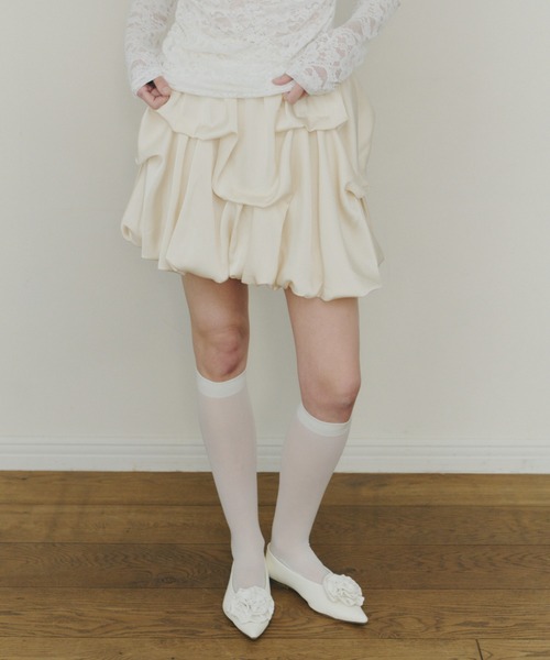 idem（イデム）の「【 ZOZO限定 】tuck balloon mini skirt / タックバルーンスカート（スカート・レディース・ブラック/アイボリー・FREE）」の6枚目の写真