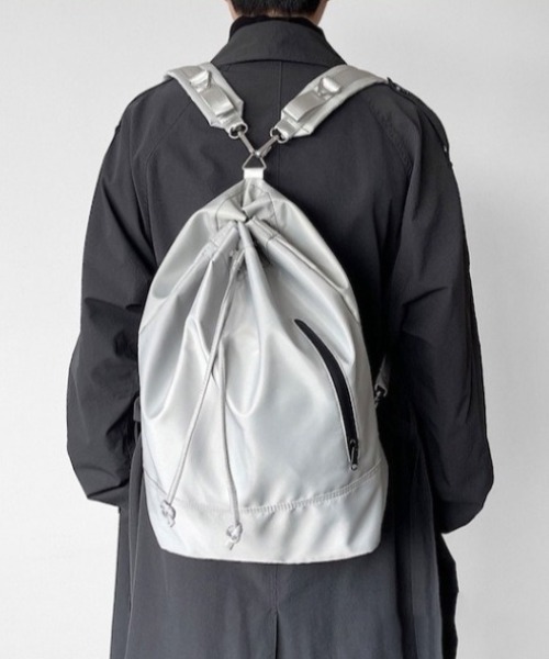 WYZ wear(ダブリューワイジィーウェア)の「2WAYナイロン巾着リュック/ナップサック/A4サイズ対応(バックパック/リュック・メンズ・ブラック/グレー・FREE)」の6枚目の写真