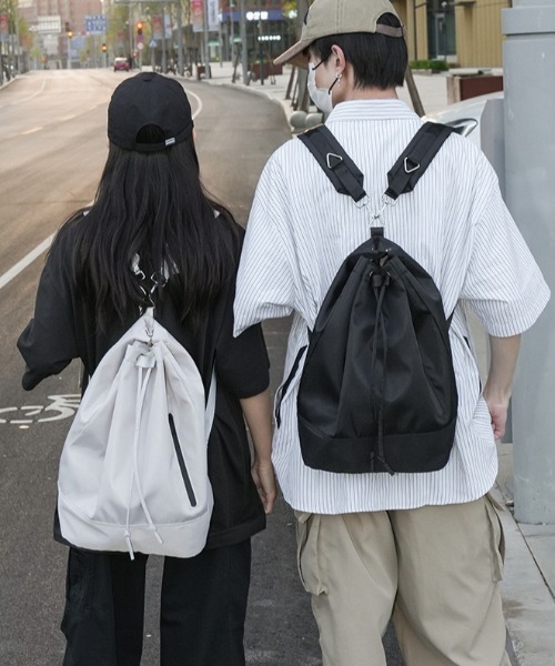 WYZ wear(ダブリューワイジィーウェア)の「2WAYナイロン巾着リュック/ナップサック/A4サイズ対応(バックパック/リュック・メンズ・ブラック/グレー・FREE)」の14枚目の写真