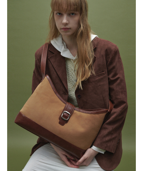 SEMICODE(セミコード)の「veil bag - suede chestnut(メッセンジャーバッグ・レディース・その他・FREE)」の2枚目の写真