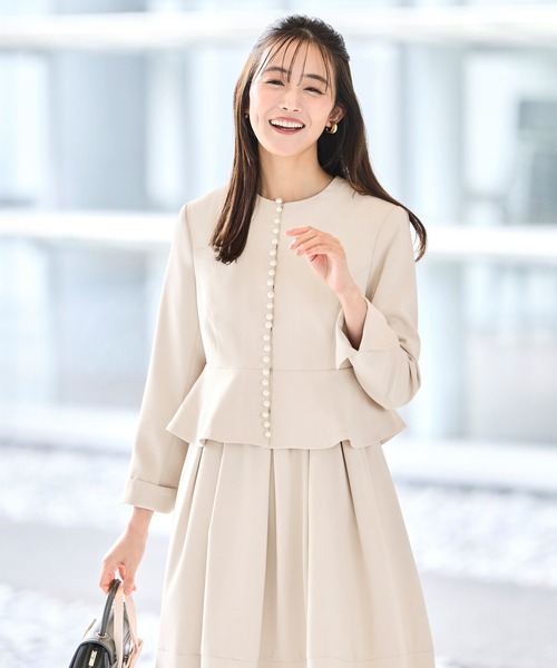 RUIRUE BOUTIQUE（ルイルエブティック）の「ストレッチ ｜ ノーカラー パールペプラム ワンピース スーツ ｜ セットアップ・オケージョンスーツ・セレモニースーツ・フォーマルスーツ・ママスーツ・ノーカラージャケット（スーツセット・レディース・ブラック/アイボリー/ダークネイビー・S/M/L/LL）」の5枚目の写真