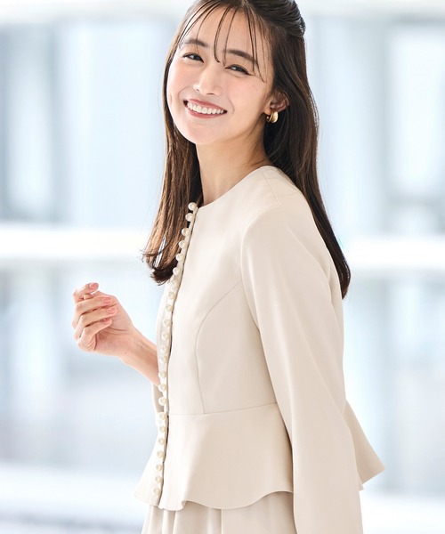 RUIRUE BOUTIQUE（ルイルエブティック）の「ストレッチ ｜ ノーカラー パールペプラム ワンピース スーツ ｜ セットアップ・オケージョンスーツ・セレモニースーツ・フォーマルスーツ・ママスーツ・ノーカラージャケット（スーツセット・レディース・ブラック/アイボリー/ダークネイビー・S/M/L/LL）」の6枚目の写真