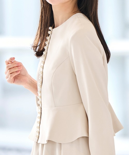 RUIRUE BOUTIQUE（ルイルエブティック）の「ストレッチ ｜ ノーカラー パールペプラム ワンピース スーツ ｜ セットアップ・オケージョンスーツ・セレモニースーツ・フォーマルスーツ・ママスーツ・ノーカラージャケット（スーツセット・レディース・ブラック/アイボリー/ダークネイビー・S/M/L/LL）」の9枚目の写真