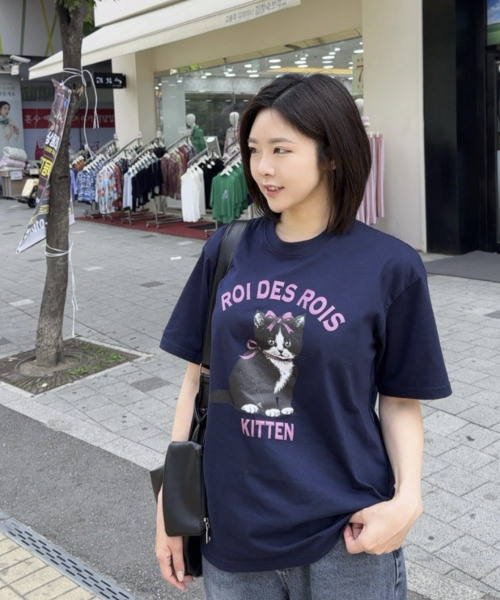 ROIDESROIS(ロワデロワ)の「キトンキャットプリント半袖Tシャツ(ネイビー)(Tシャツ/カットソー・レディース・その他・S/M/L/2XL/XL)」の1枚目の写真
