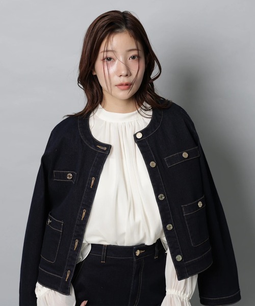 Apuweiser-riche（アプワイザーリッシェ）の「トラッドノーカラーデニムジャケット（その他アウター・レディース・ネイビー・2/1）」の3枚目の写真