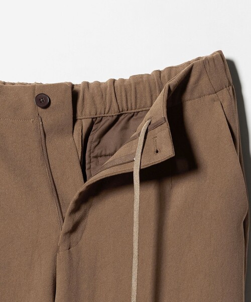 UNITED ARROWS(ユナイテッドアローズ)の「ポリエステルサブレ モダンストレート イージーパンツ(スラックス・メンズ・ブラック/モカ・XL/M/L/S)」の11枚目の写真