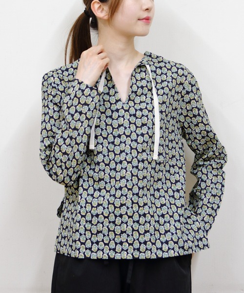 MEYAME(メヤメ)の「MEYAME/メヤメ コットンプリントブラウス COTTON PRINT BLOUSE(シャツ/ブラウス・レディース・ネイビー/ブルー・FREE)」の2枚目の写真