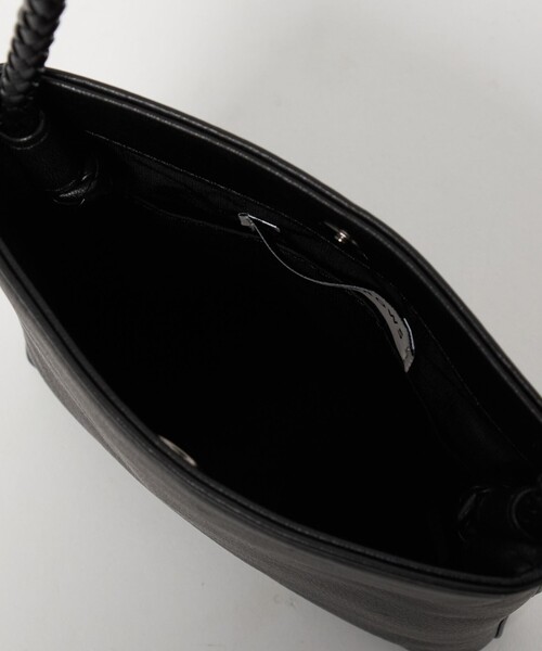 UNITED ARROWS（ユナイテッドアローズ）の「UNFINISHED LEATHER SACOCHE/アンフィニッシュドレザー サコッシュ（ショルダーバッグ・メンズ・ブラック・FREE）」の6枚目の写真