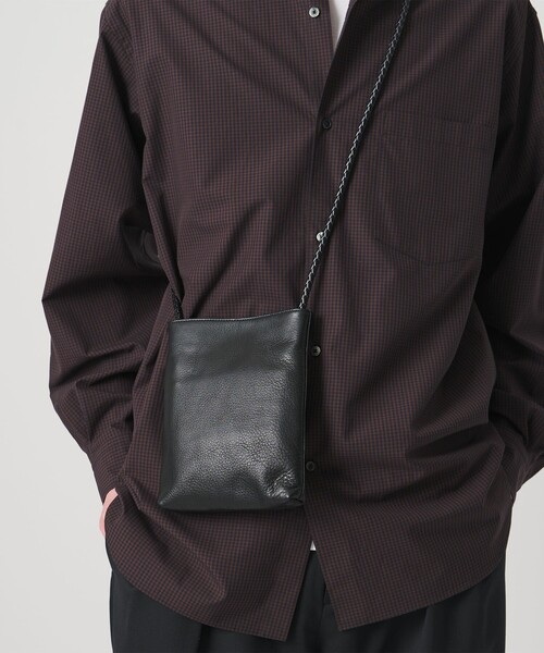 UNITED ARROWS(ユナイテッドアローズ)の「UNFINISHED LEATHER SACOCHE/アンフィニッシュドレザー サコッシュ(ショルダーバッグ・メンズ・ブラック・FREE)」の9枚目の写真