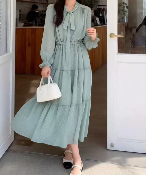 FINEnough(ファインナフ)の「ドットジャガード リボン使いティアードシフォンワンピース(ワンピース・レディース・パープル/グリーン/アイボリー/ブラック・FREE)」の7枚目の写真