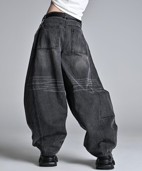 ADRER（アドラー）の「Super Wide Balloon Pants / スーパーワイド バルーンパンツ（デニムパンツ・メンズ・ブラック系1・S/XS/L/M）」の4枚目の写真