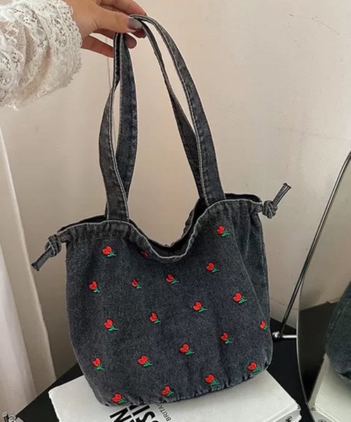 pumpkin port(パンプキンポート)の「チューリップ刺繍 巾着 トートバッグ(トートバッグ・レディース・ブラック/ブルー/ネイビー・FREE)」の8枚目の写真