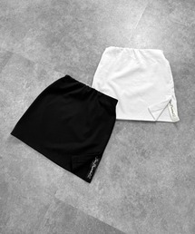 【LVEU.】デザインスリットミニスカート / ボトムス スカート ミニ タイト ストレッチ ロゴ サイドスリット レイヤード ブラック ホワイト モード