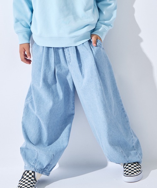 ever closet(エバークローゼット)の「はくだけ今っぽい コクーンデニムパンツ(デニムパンツ・キッズ・ブルー/グレー/ホワイト/サックスブルー・90cm/100cm/110cm/120cm/130cm/140cm/150cm)」の3枚目の写真