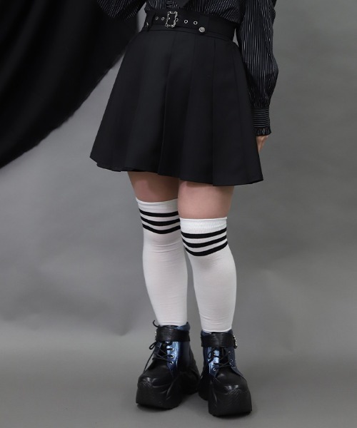 NIBBLE POISON(ニブルポイズン)の「ベルト付プリーツミニSK(スカート・レディース・ブラック/パープル/グリーン・MEDIUM)」の1枚目の写真