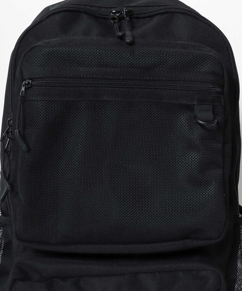 Lee（リー）の「Lee（リー）撥水ポリエステル バックパック ポーチ付き/リュックサック A4 PC収納 メンズ レディース 通学 通勤（バックパック/リュック・メンズ・ブラック・FREE）」の2枚目の写真