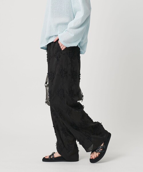 BEAUTY&YOUTH UNITED ARROWS（ビューティーアンドユースユナイテッドアローズ）の「セルロースナイロン エンブロイダリー イージーパンツ（その他パンツ・レディース・ブラック/オフホワイト・S/M）」の2枚目の写真