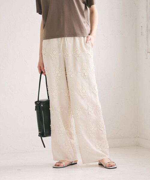 BEAUTY&YOUTH UNITED ARROWS（ビューティーアンドユースユナイテッドアローズ）の「セルロースナイロン エンブロイダリー イージーパンツ（その他パンツ・レディース・ブラック/オフホワイト・S/M）」の3枚目の写真