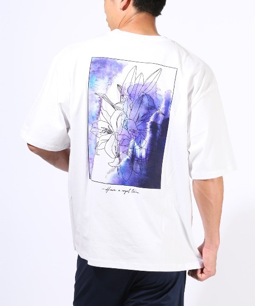 LUXSTYLE(ラグスタイル)の「フラワーバックプリントTシャツ(Tシャツ/カットソー・メンズ・ホワイト系その他/ホワイト/ホワイト系その他2/ブラック系その他/ブラック系その他2/ブラック・M/L)」の2枚目の写真