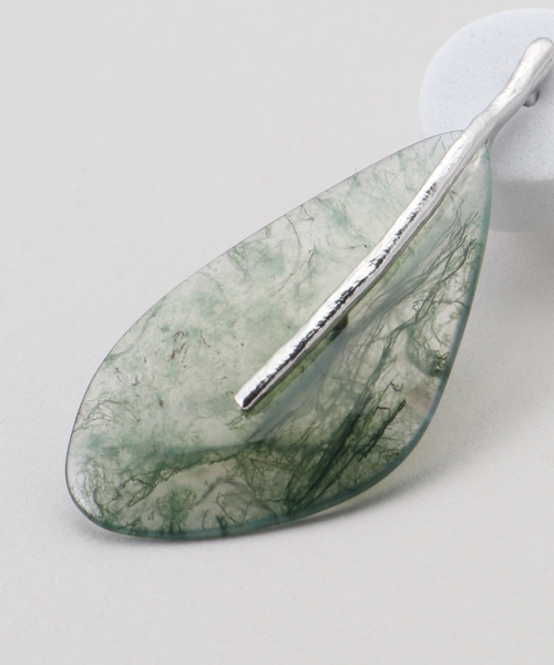 FRAMeWORK（フレームワーク）の「ABOAB/アボアブ ストーンリーフ ピアス（ピアス（両耳用）・レディース・グリーン/ライトグレー・FREE）」の3枚目の写真