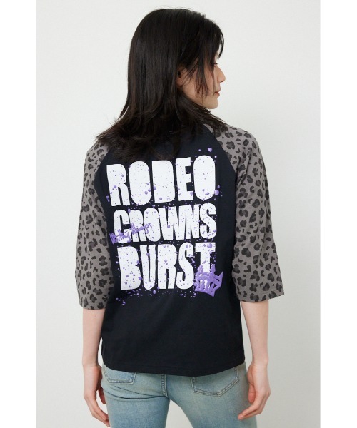 RODEO CROWNS WIDE BOWL(ロデオクラウンズワイドボウル)の「Ink Logo ラグランTシャツ(Tシャツ/カットソー・レディース・ホワイト系その他/カモフラージュ/ブラック系その他/ブルー系その他2・SMALL/MEDIUM)」の3枚目の写真