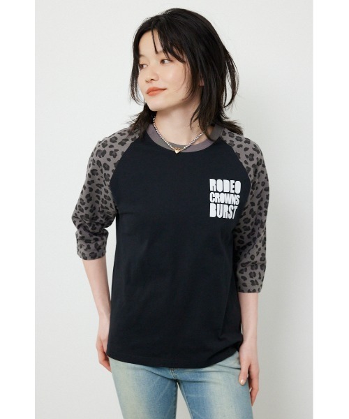 RODEO CROWNS WIDE BOWL(ロデオクラウンズワイドボウル)の「Ink Logo ラグランTシャツ(Tシャツ/カットソー・レディース・ホワイト系その他/カモフラージュ/ブラック系その他/ブルー系その他2・SMALL/MEDIUM)」の7枚目の写真
