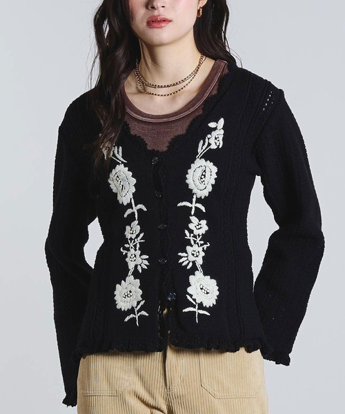 ROSE BUD（ローズバッド）の「(mag.by c)FLOWER EMBROIDERY KNIT CARDIGAN（カーディガン/ボレロ・レディース・ホワイト/ブラック・ONE SIZE）」の2枚目の写真