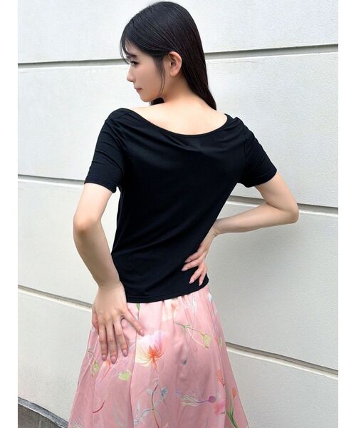 RESEXXY(リゼクシー)の「ドレープカットプルオーバー(Tシャツ/カットソー・レディース・ホワイト/チャコールグレー/ブラック・FREE)」の6枚目の写真