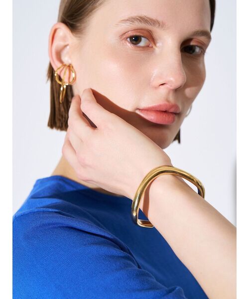 ELENDEEK(エレンディーク)の「ニュアンスウェーブバングル(ブレスレット・レディース・シルバー/ゴールド・FREE)」の6枚目の写真