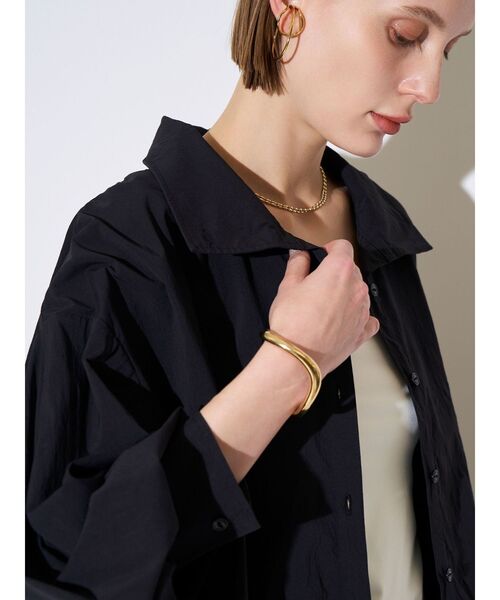 ELENDEEK(エレンディーク)の「ニュアンスウェーブバングル(ブレスレット・レディース・シルバー/ゴールド・FREE)」の8枚目の写真