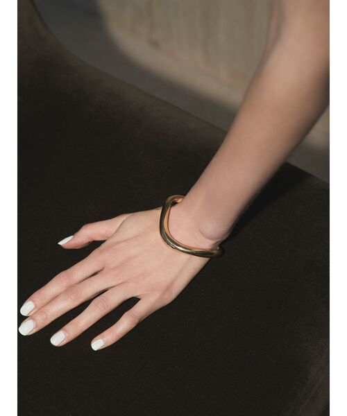 ELENDEEK(エレンディーク)の「ニュアンスウェーブバングル(ブレスレット・レディース・シルバー/ゴールド・FREE)」の9枚目の写真