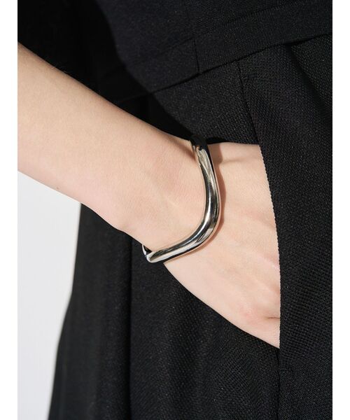 ELENDEEK(エレンディーク)の「ニュアンスウェーブバングル(ブレスレット・レディース・シルバー/ゴールド・FREE)」の11枚目の写真